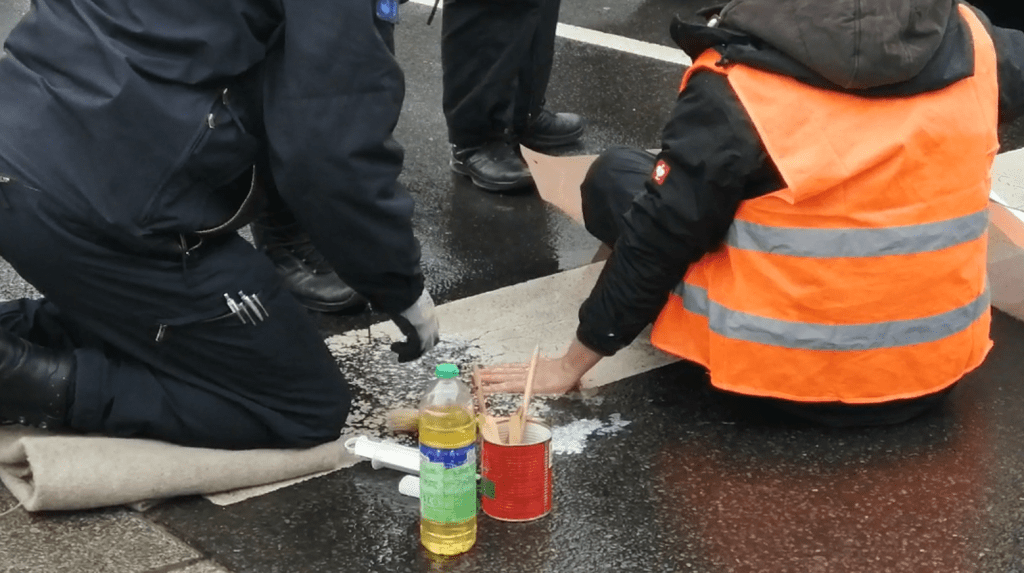 Les militants pour le climat, les Klimakleber, intensifient leurs&nbsp;actions